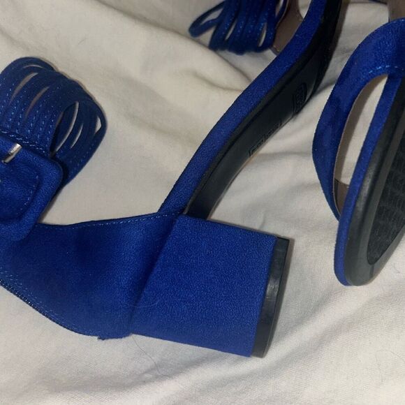 Like New Aerosoles Heels - Picture 11 of 15